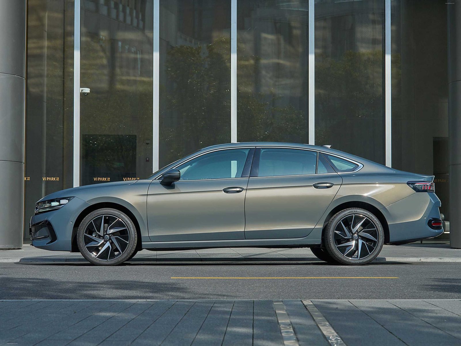 Volkswagen Magotan PHEV China 2026 — экстерьер, side profile, рынок internal_mvp