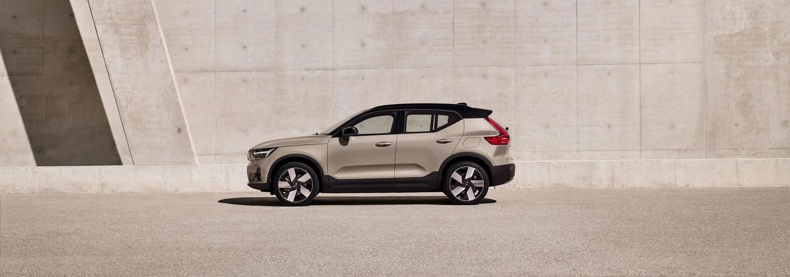 Volvo EX40 Global 2025 - exterior, side profile studio wide, Global reference / US official media page market