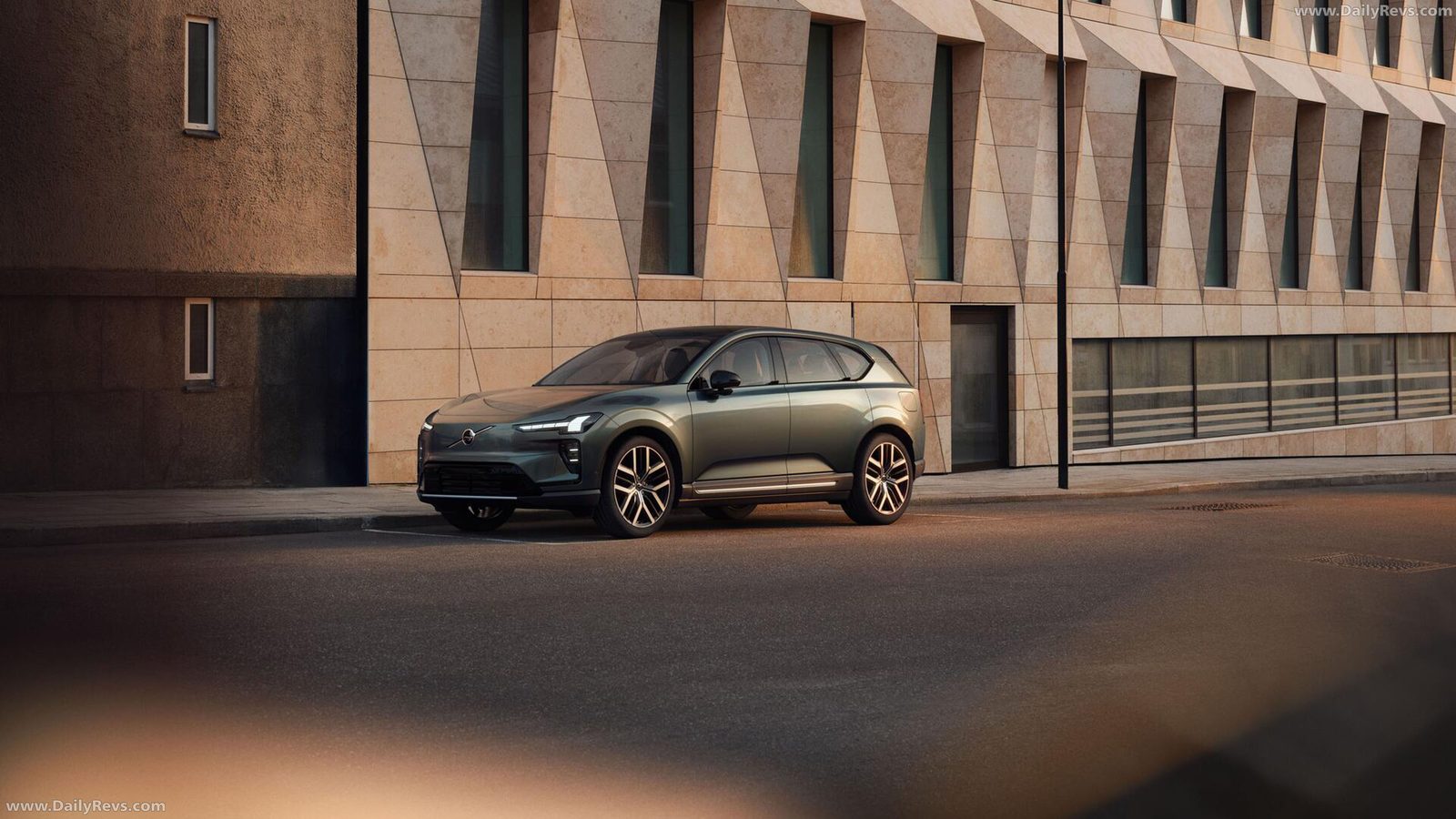Volvo EX60 Global 2026 - exterior, front three quarter city