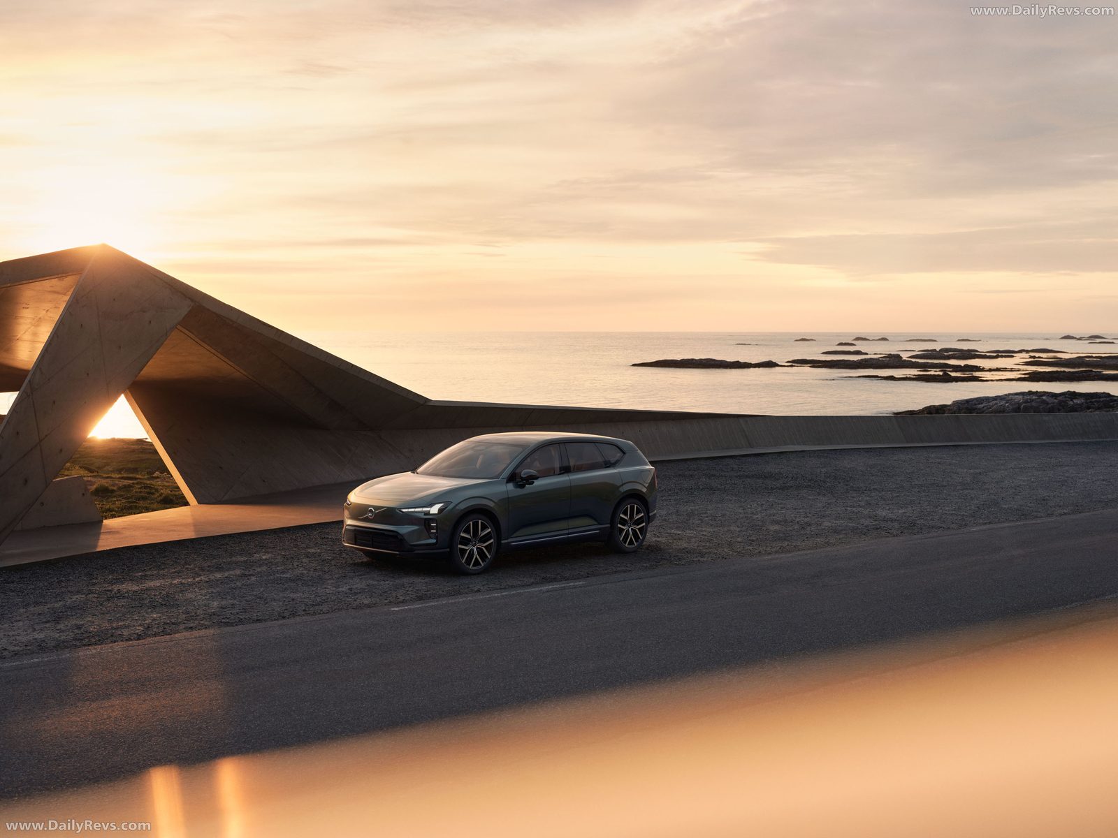 Volvo EX60 Global 2026 - exterior, front three quarter action