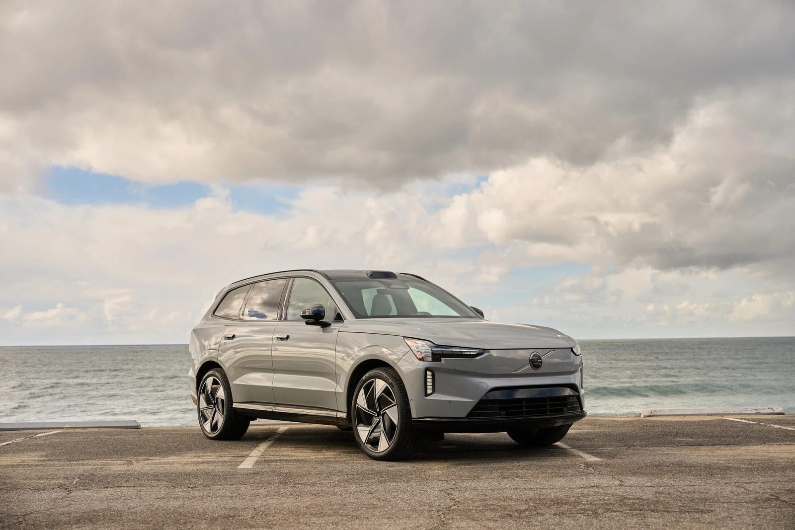 Volvo EX90 Global 2025 - exterior, front 3q beach, Global reference / US official media page market