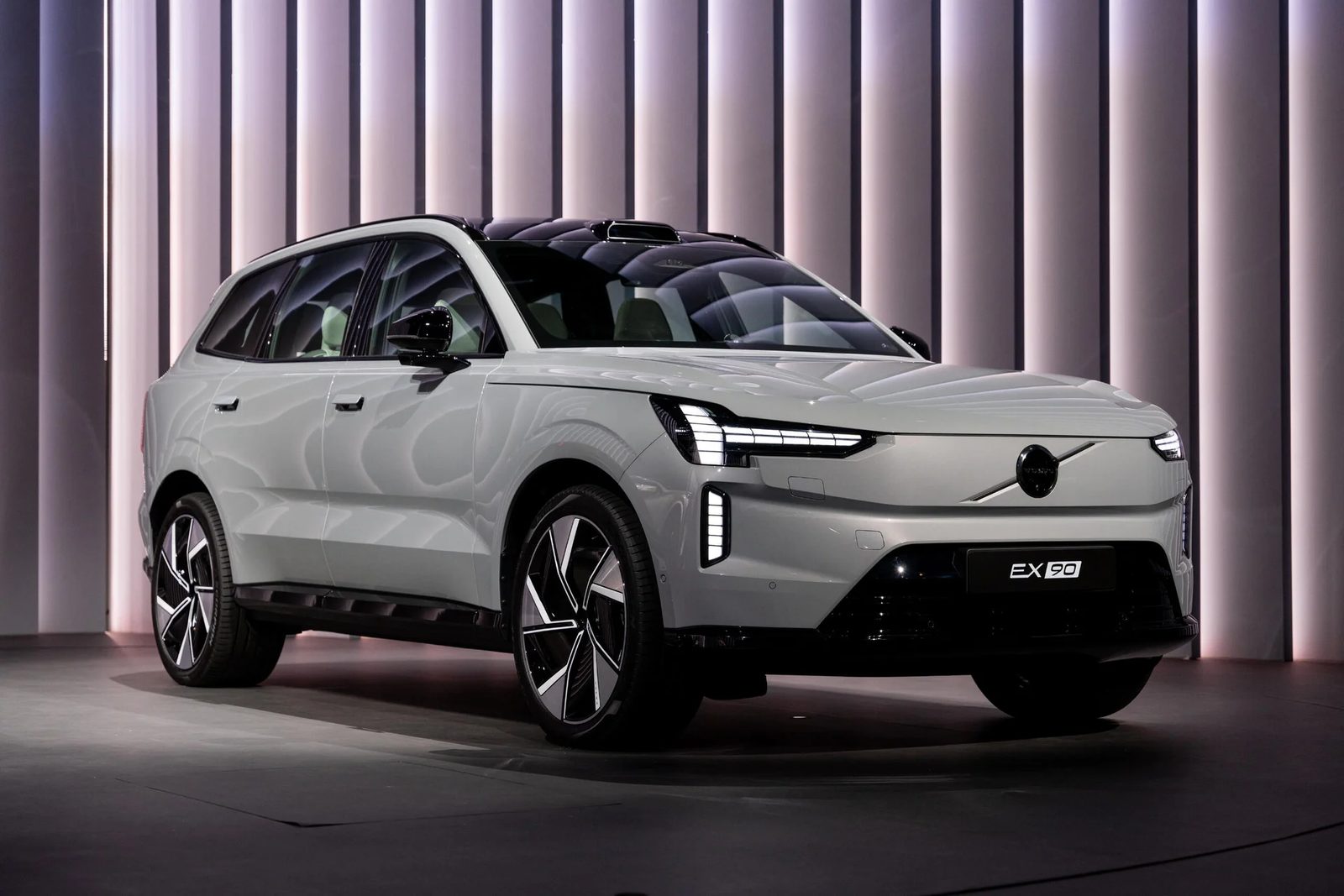 Volvo EX90 Global 2025 - exterior, front 3q stage, Global reference / US official media page market