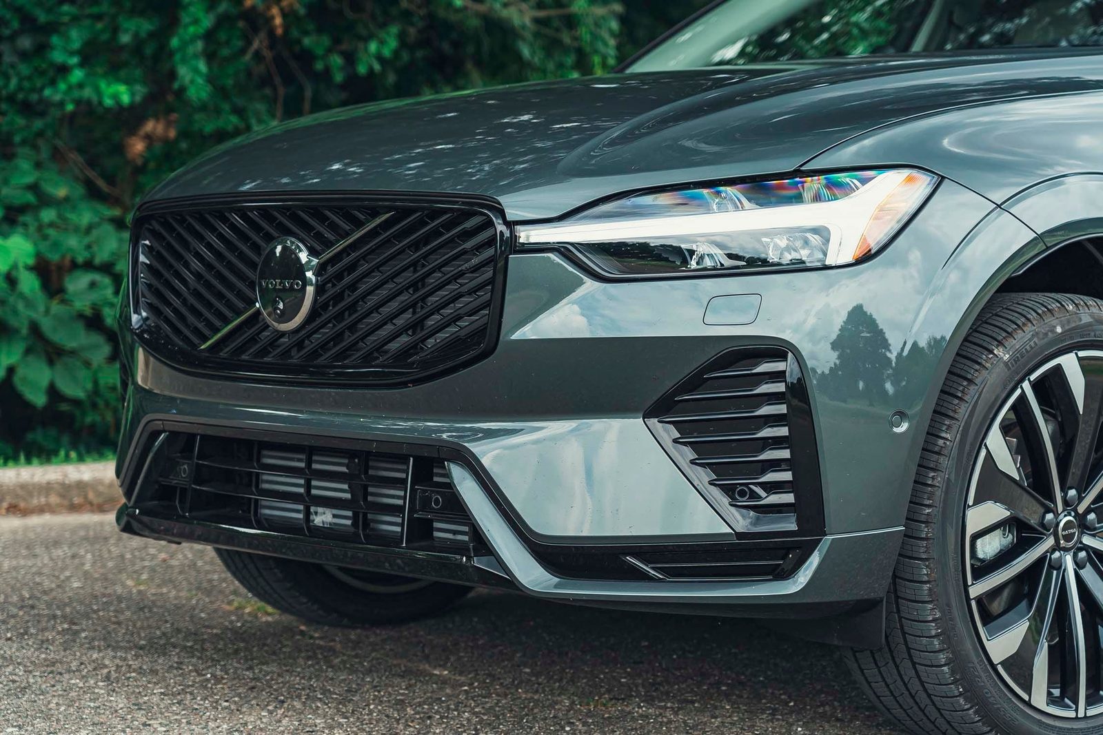 Volvo XC60 T8 China 2026 - exterior, front detail, China/global facelift visual reference market