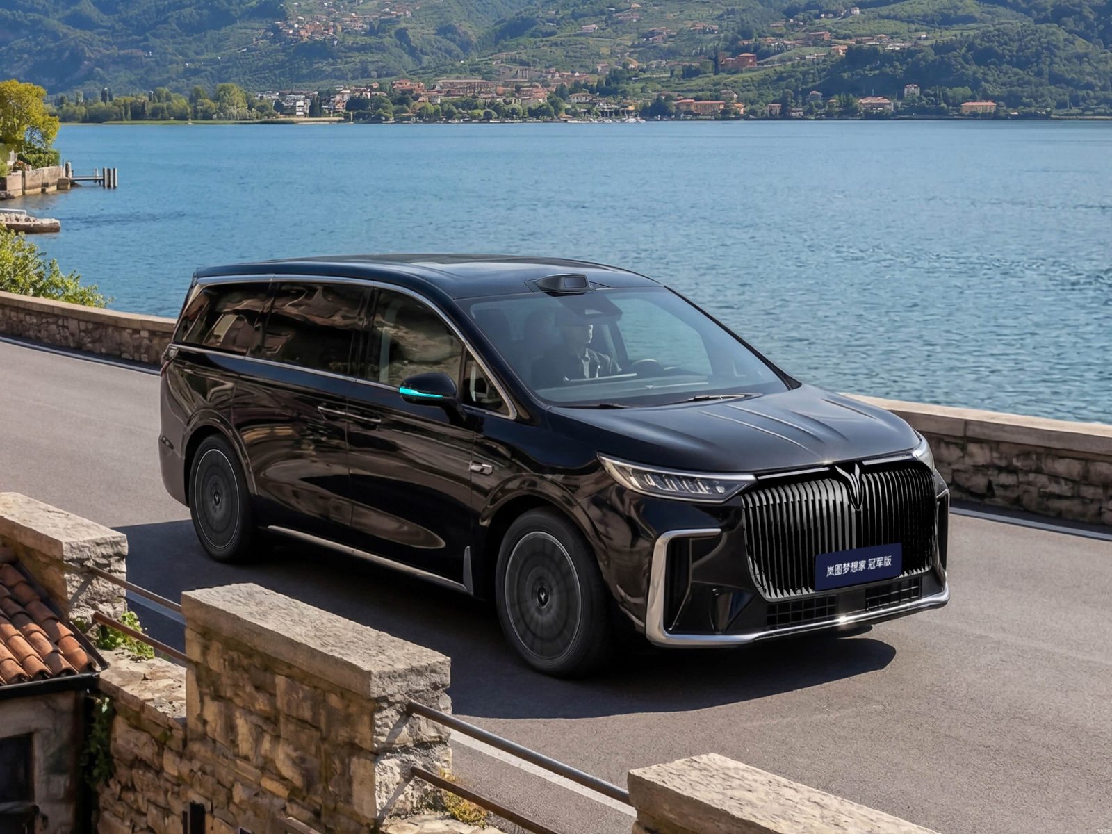 Voyah Dreamer 9 EV - main model photo, exterior, front 3q lakeside, China pre-sale; Dreamer 9 EV/PHEV shared body and cabin market
