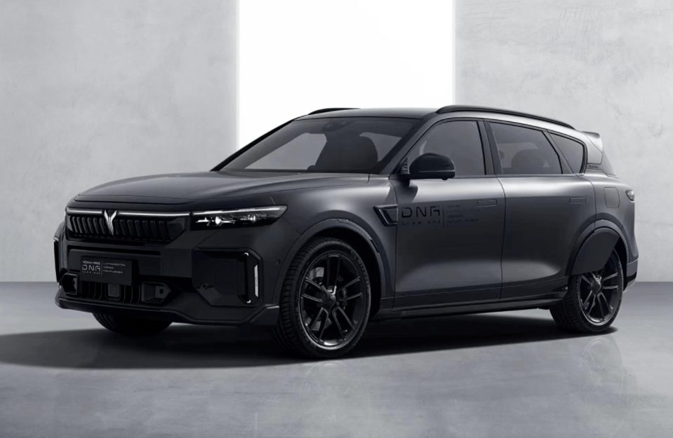 Voyah Free DNA EREV 2022 - exterior, front 3q black wide, China market