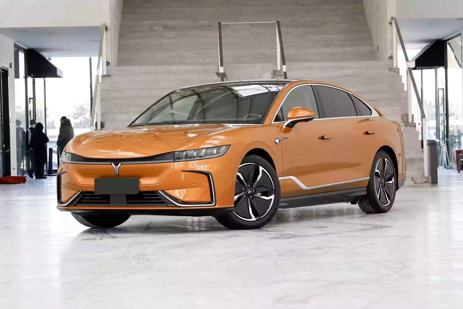 Voyah Passion EV 2025 - exterior, front three quarter orange, CN market