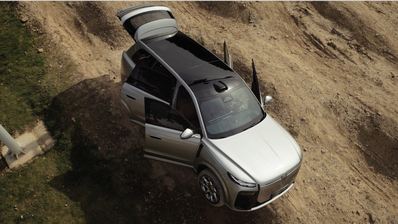 Voyah Taishan PHEV 2026 — экстерьер, top open doors, рынок China