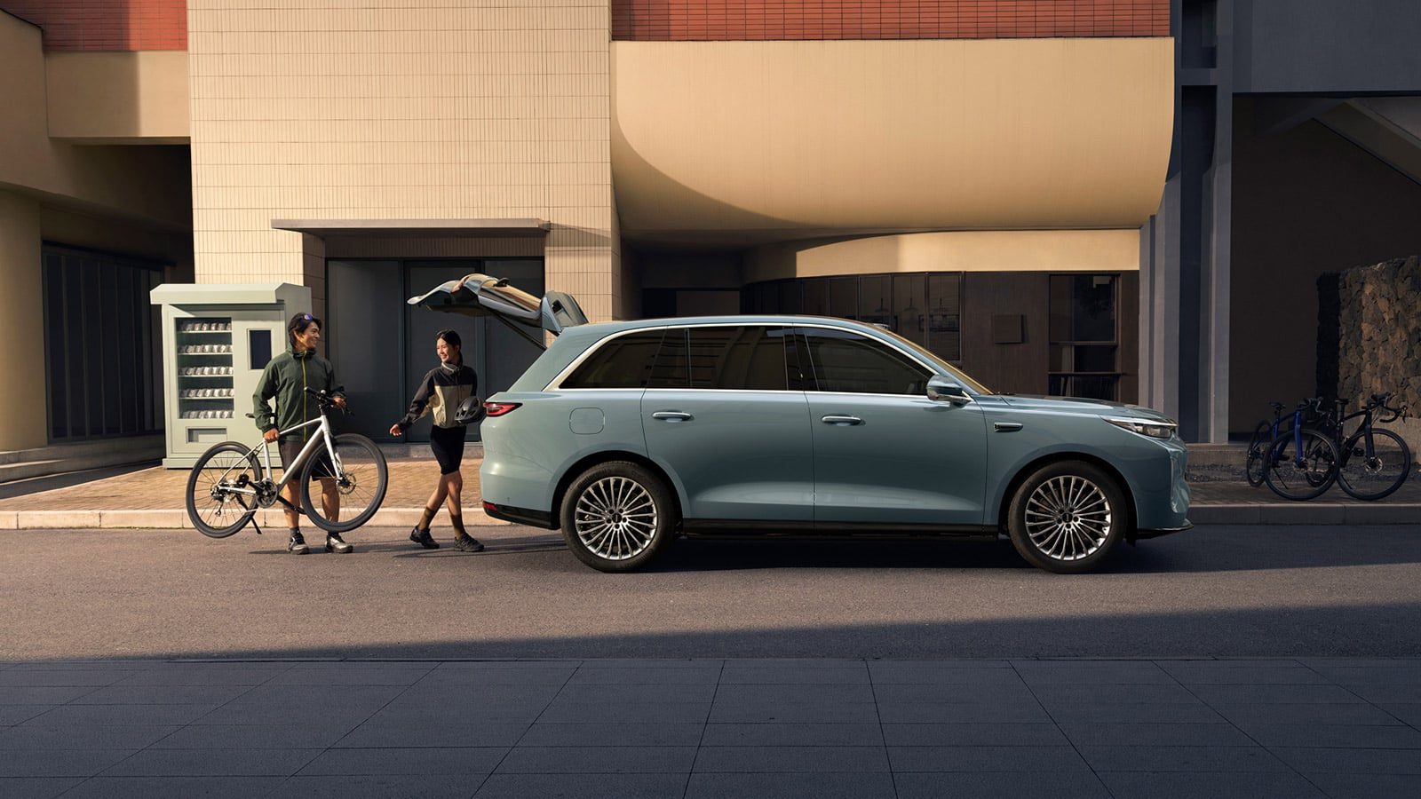 Wey V8X PHEV 2026 - exterior, side profile urban, China pre-order reference market