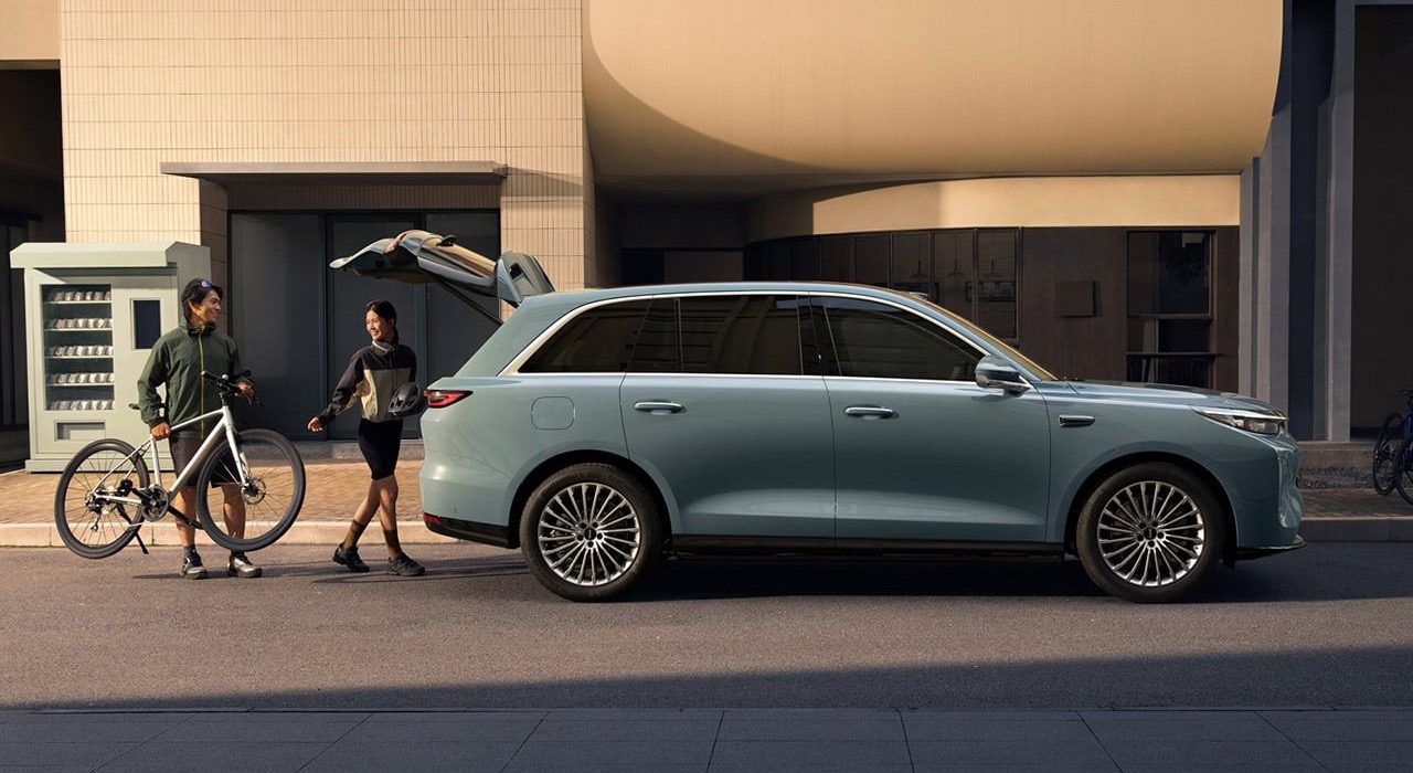 Wey V8X PHEV 2026 - exterior, side profile detail, China pre-order reference market