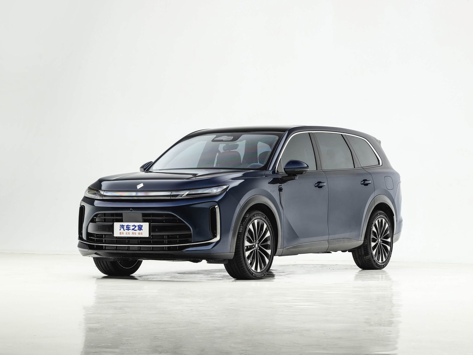 Wuling Huajing S PHEV 2026 - main model photo, exterior, front three-quarter view, China market