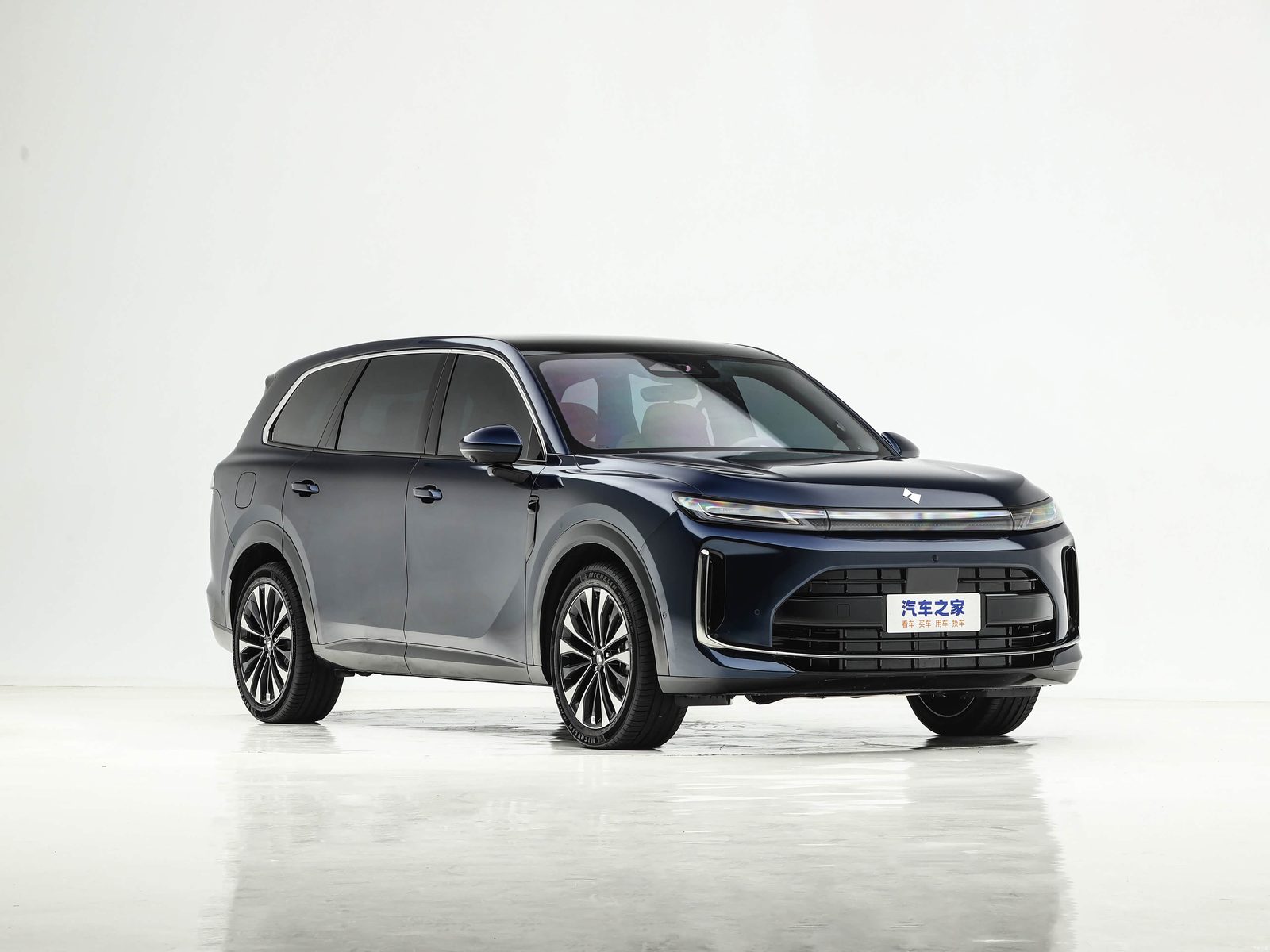 Wuling Huajing S PHEV 2026 - exterior, front three-quarter view, China market