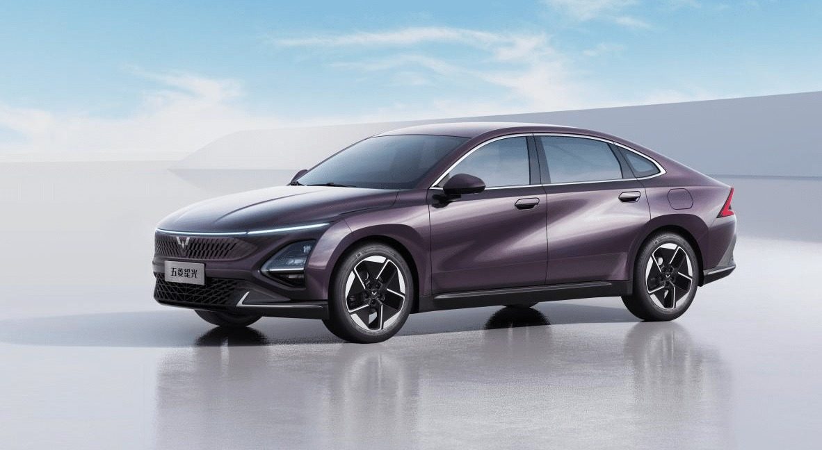 Wuling Starlight PHEV 2023 - exterior, front three-quarter view