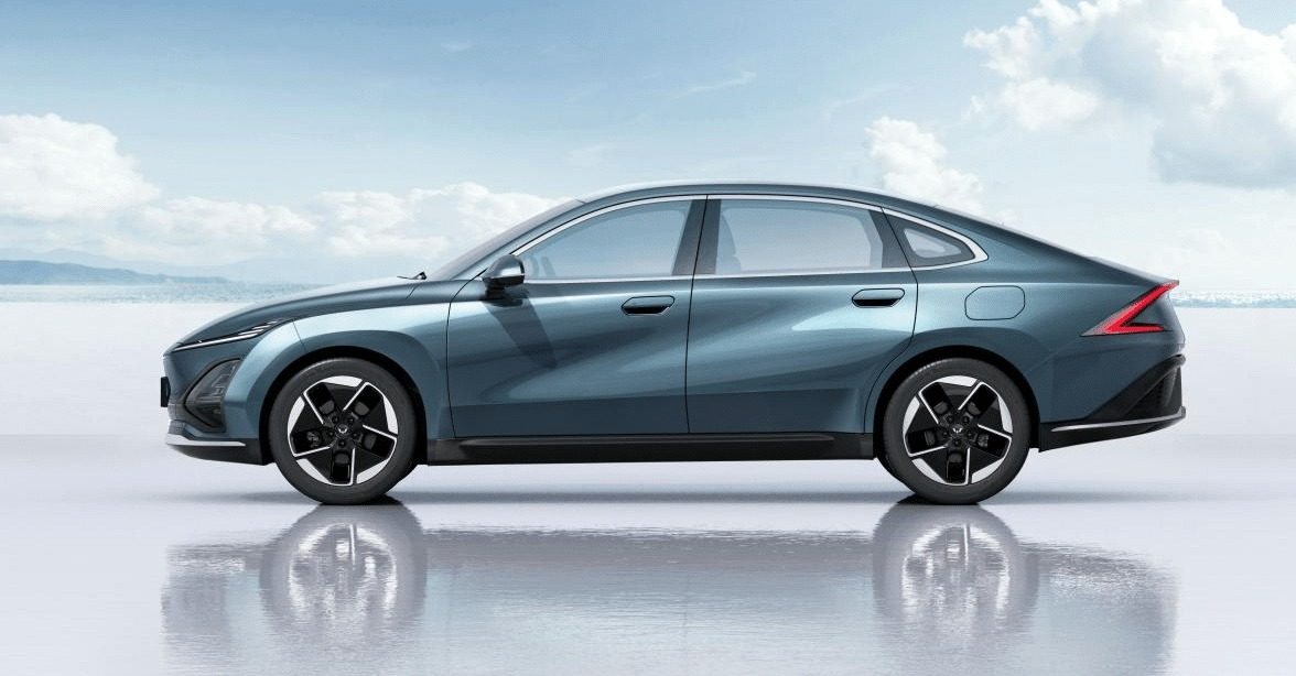 Wuling Starlight PHEV 2023 - exterior, side view
