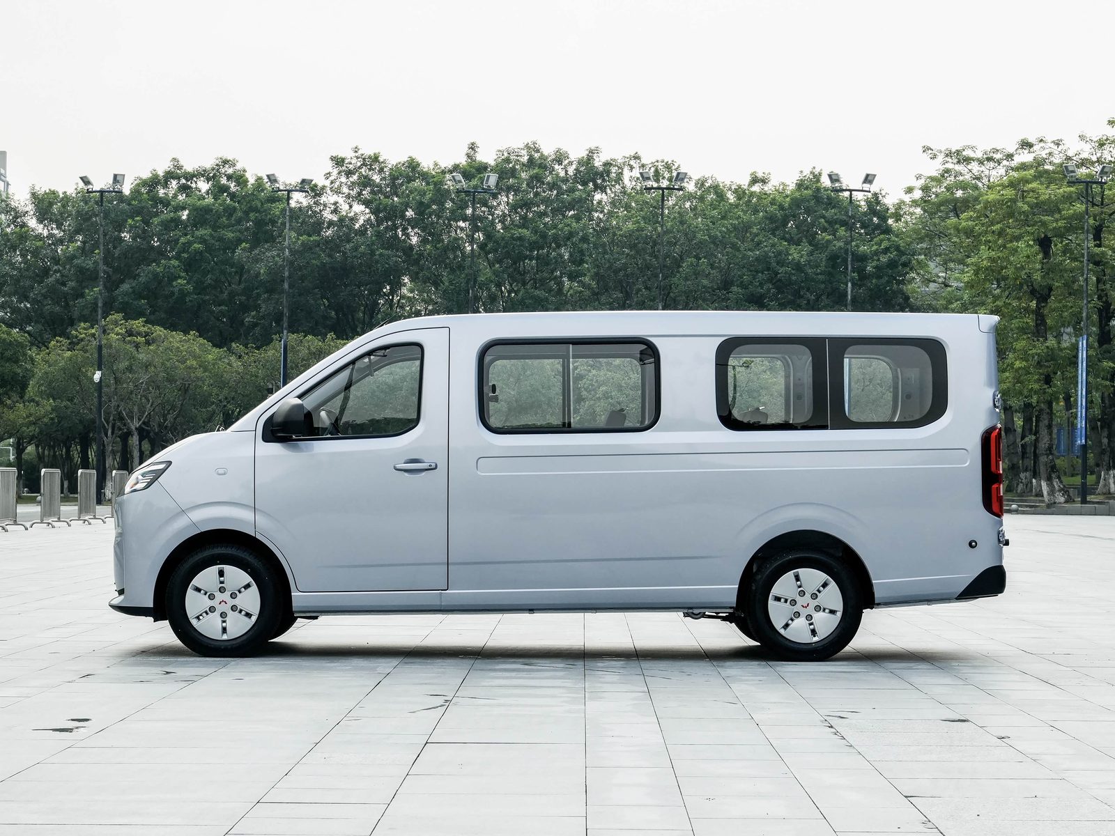 Wuling Yangguang L EV 2026 - exterior, side profile, China market