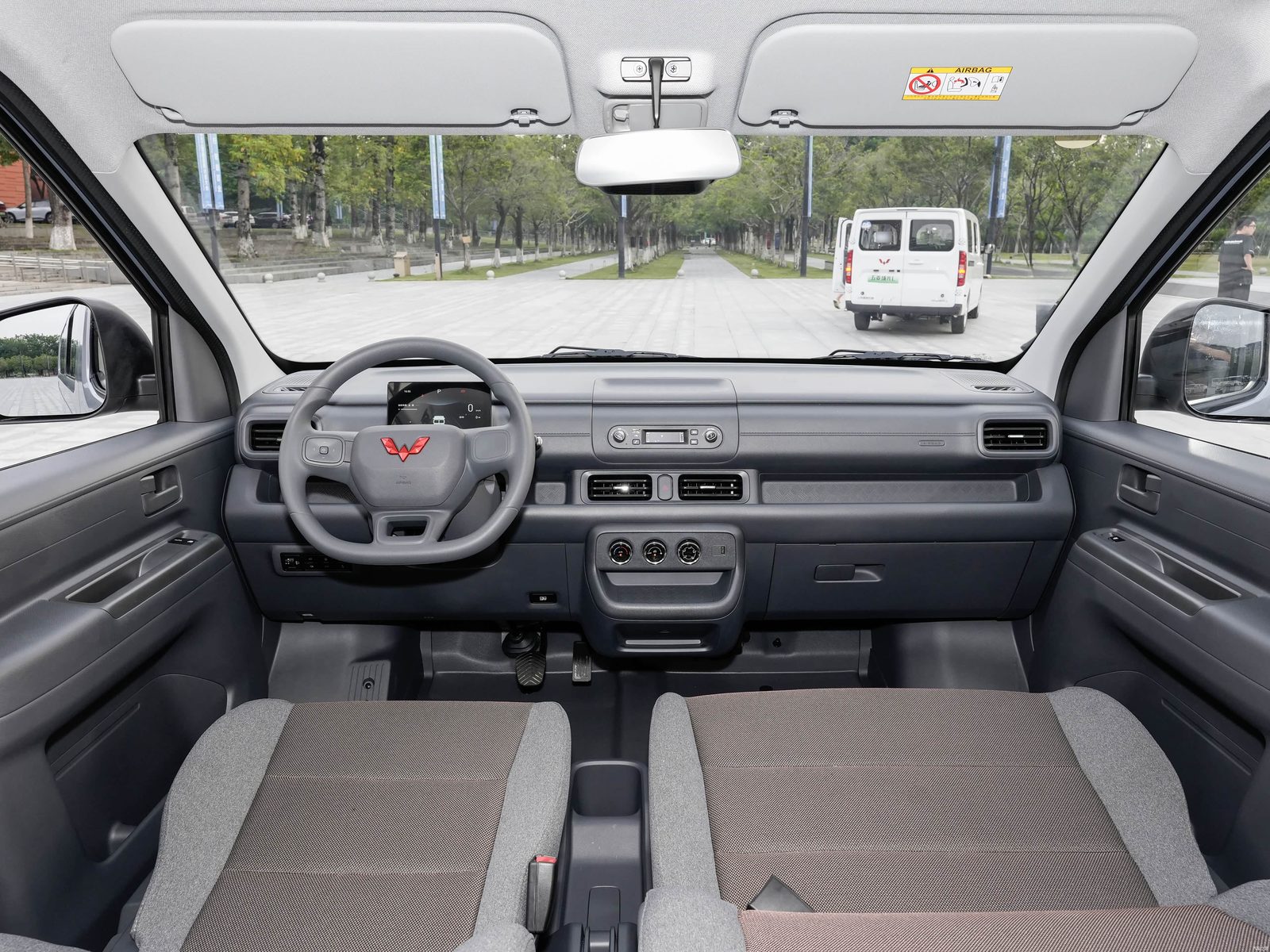 Wuling Yangguang L EV 2026 - main model photo, interior, dashboard, China market