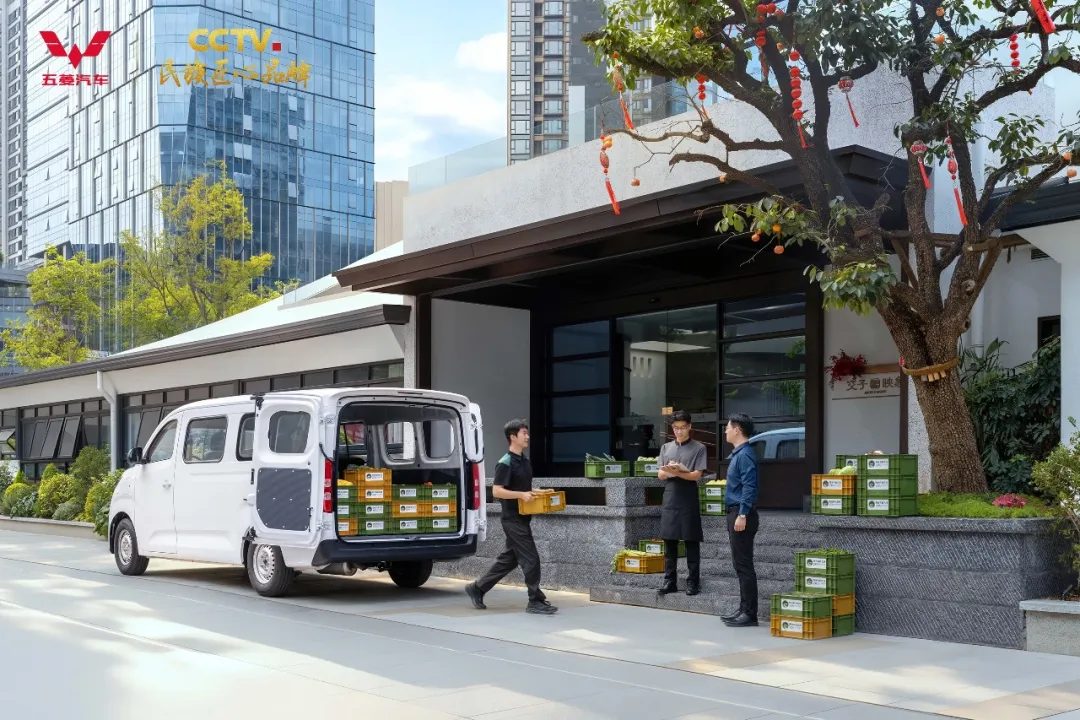 Wuling Yangguang Pro EREV - exterior, rear cargo open, China market