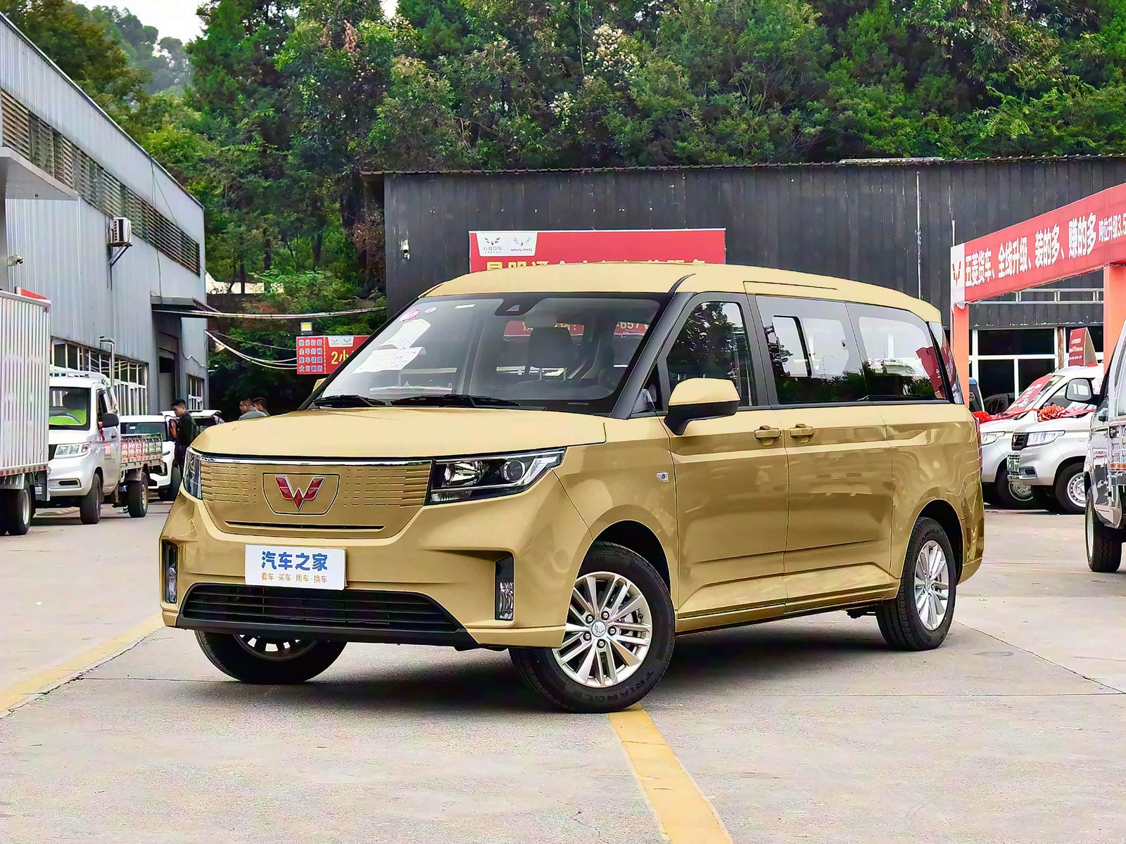 Wuling Zhengcheng EV 2023 - exterior, front three-quarter view, China market