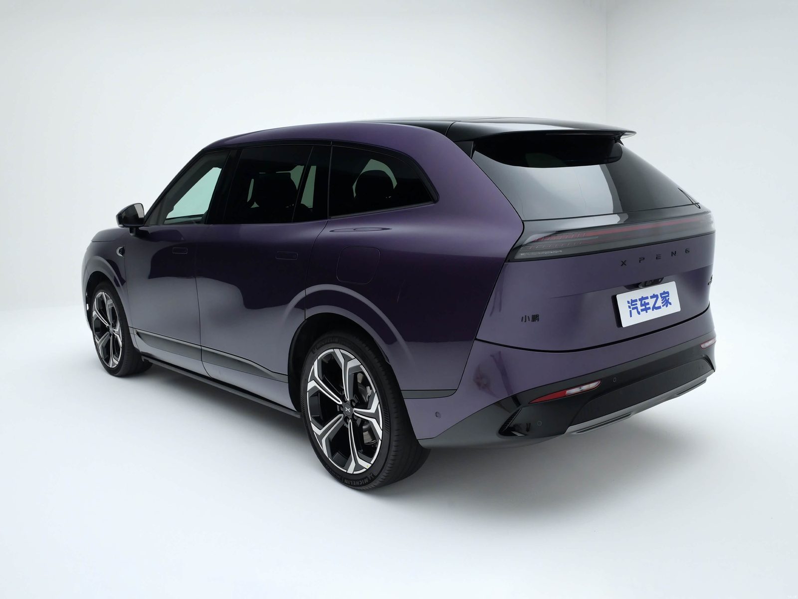 XPeng G9L EV / EREV 2026 - exterior, rear three-quarter view, China pre-sale market