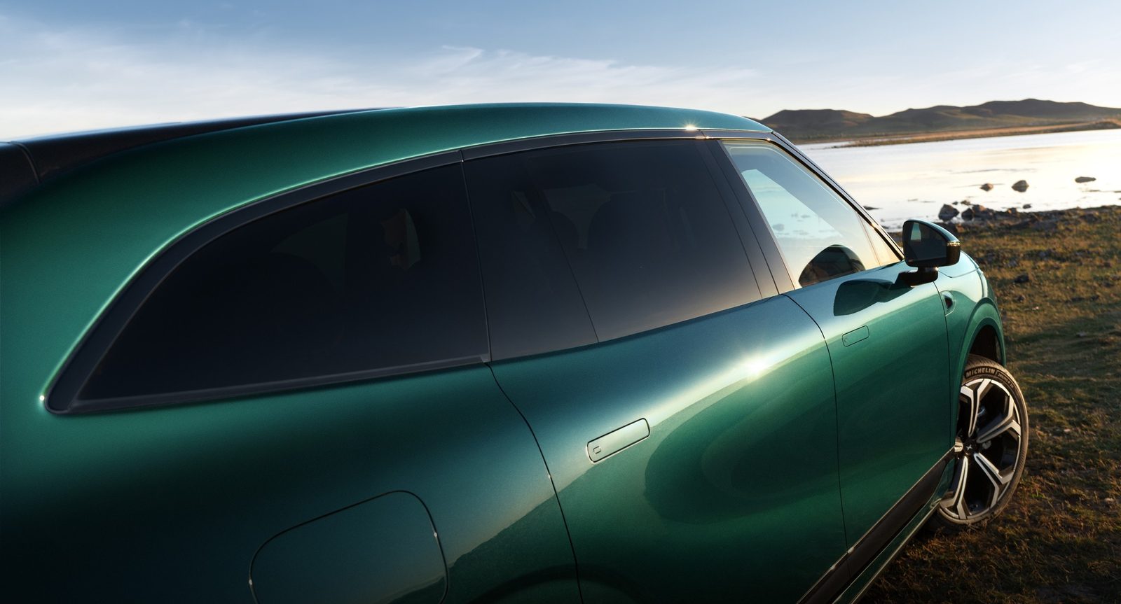 XPeng G9L EV / EREV 2026 - main model photo, interior, dashboard, China announcement market