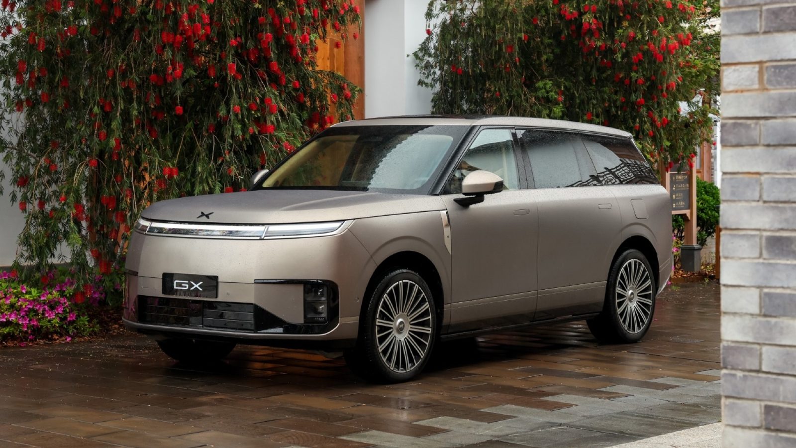 XPeng GX EREV 2026 - exterior, front 3q wet street, China / official launch market