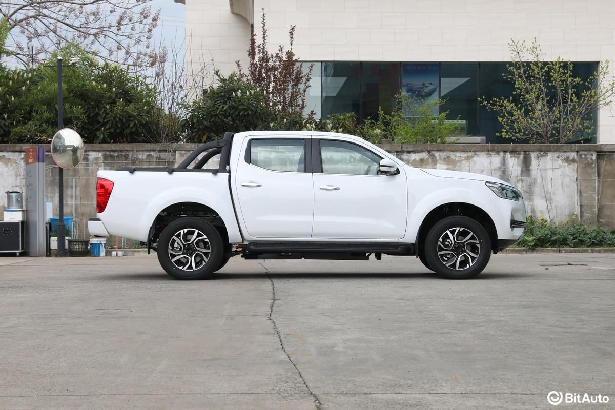 Zhengzhou Nissan Pickup Rich 7EV 2025 - exterior, side view